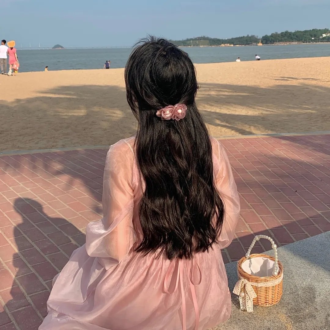 他很怪，他是我爸爸